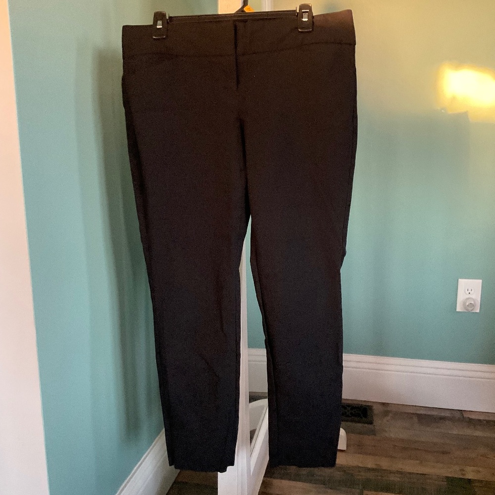 The Limited Exact Stretch Pants in Black